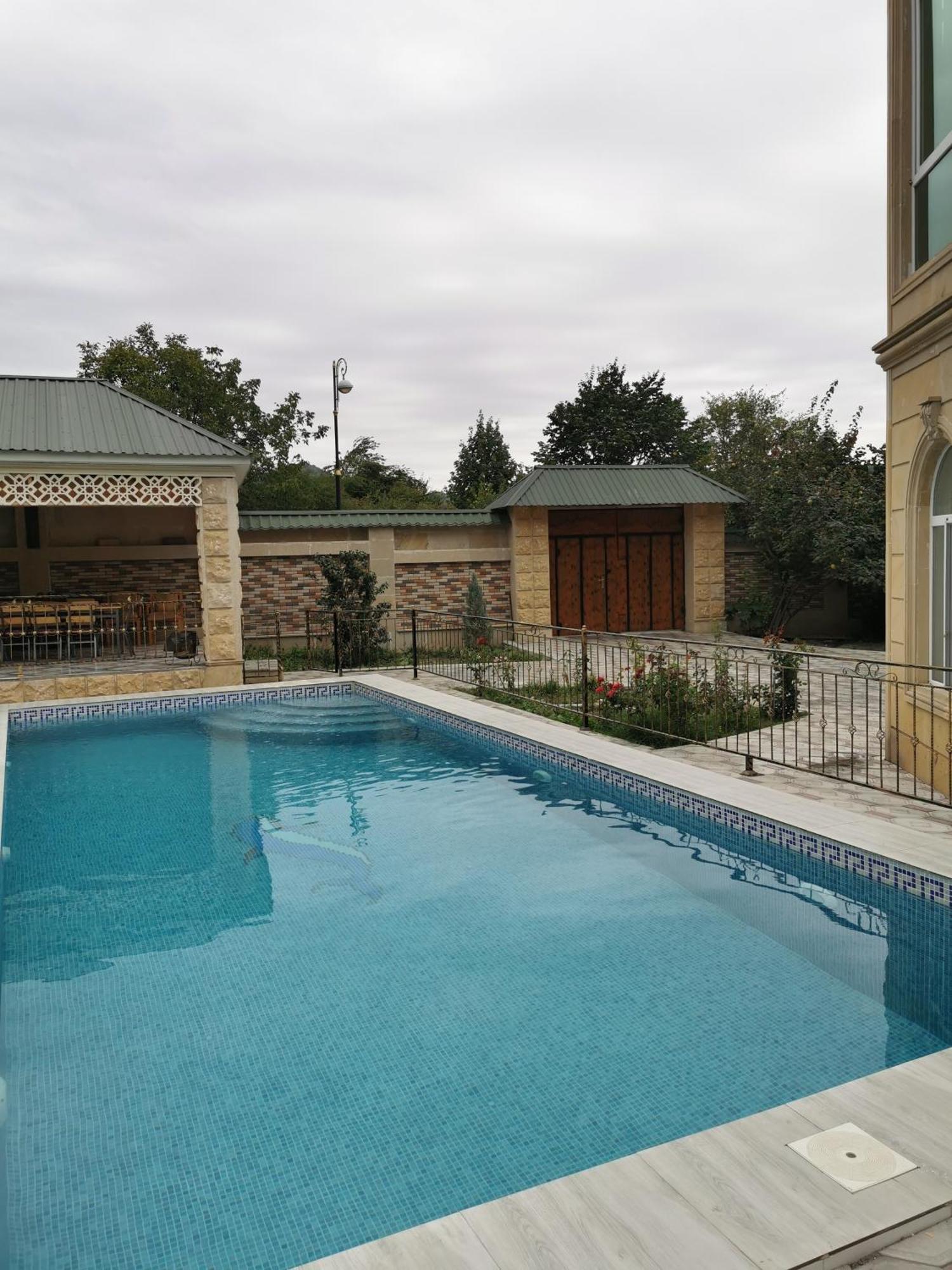Raffles Villa With Pool ガバラ エクステリア 写真